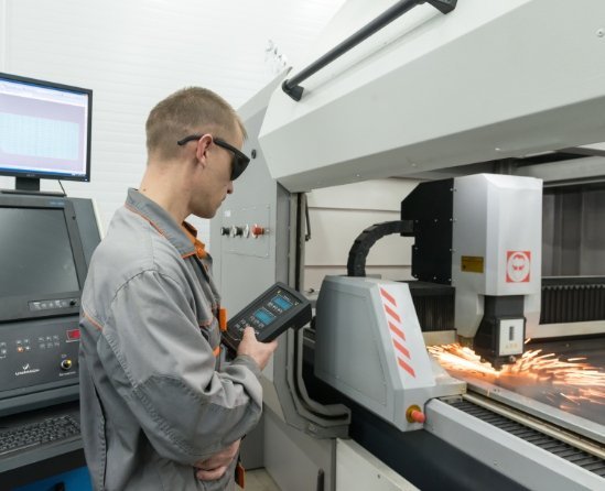 Découpe laser industrielle de pièces métalliques à Peypin